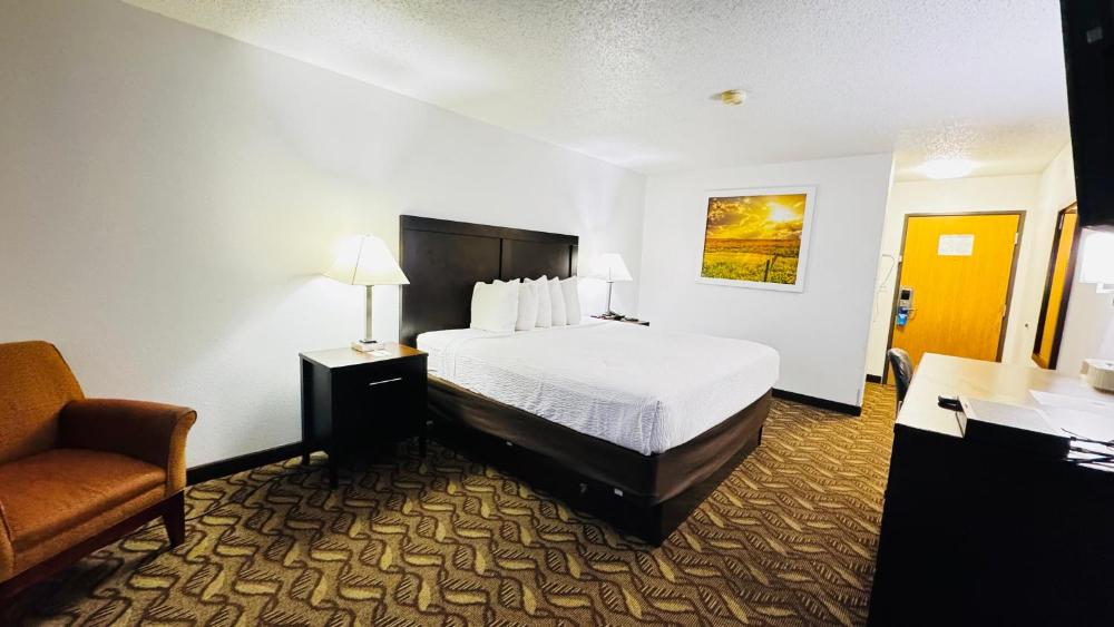 King Room - Non-Smoking interior